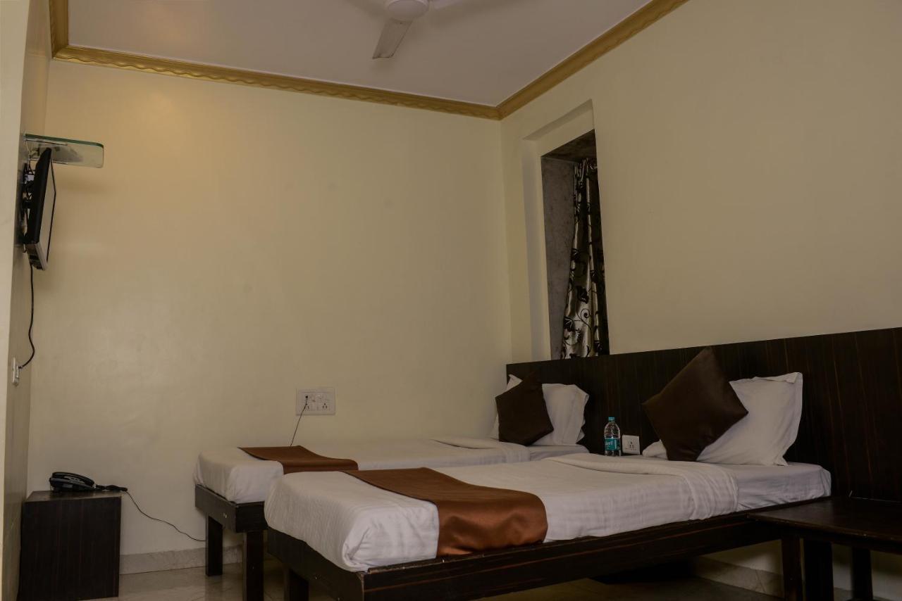 Hotel National Mumbai  Buitenkant foto