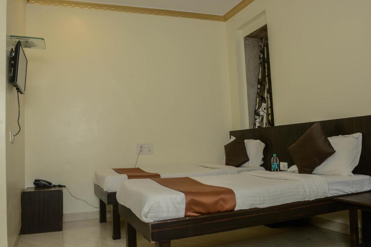 Hotel National Mumbai  Buitenkant foto
