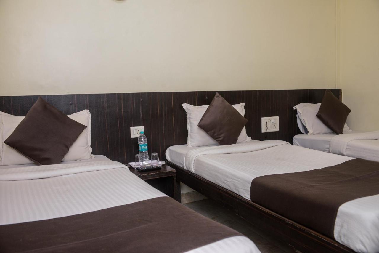 Hotel National Mumbai  Buitenkant foto