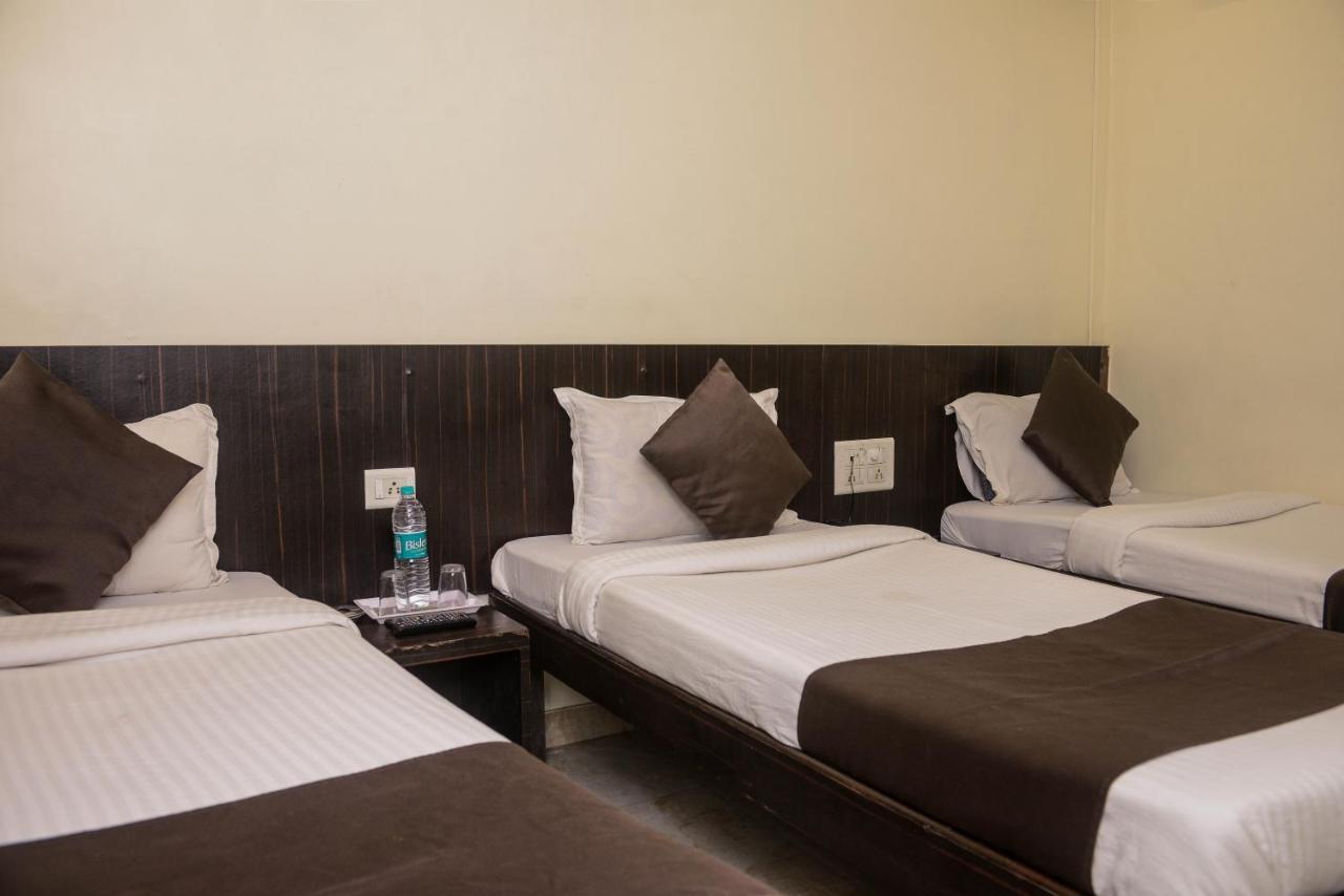 Hotel National Mumbai  Buitenkant foto